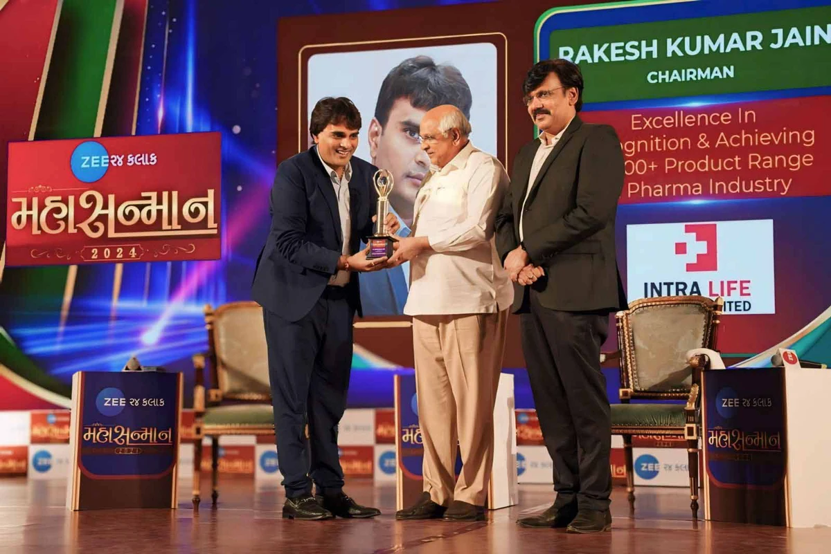 Gujarat CM recognition - official Intra Life photo
